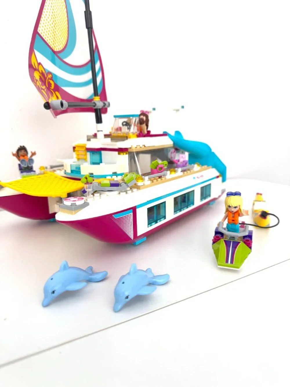 Lego Friends Sunshine Catamaran (#41317, 603 pieces) - Retired Product - Picture 9 of 13